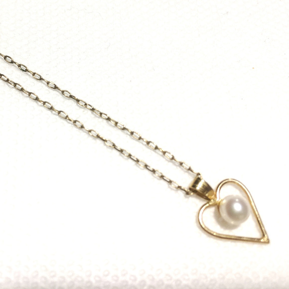 Yellow Gold Heart with Single Pearl Pendant - Picture 5 of 6